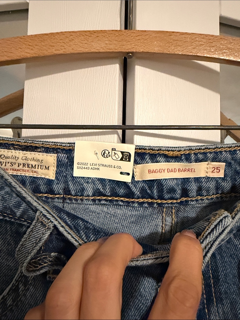 Levi's BAGGY DAD BARREL WOMEN'S JEANS - Picture 2 of 9